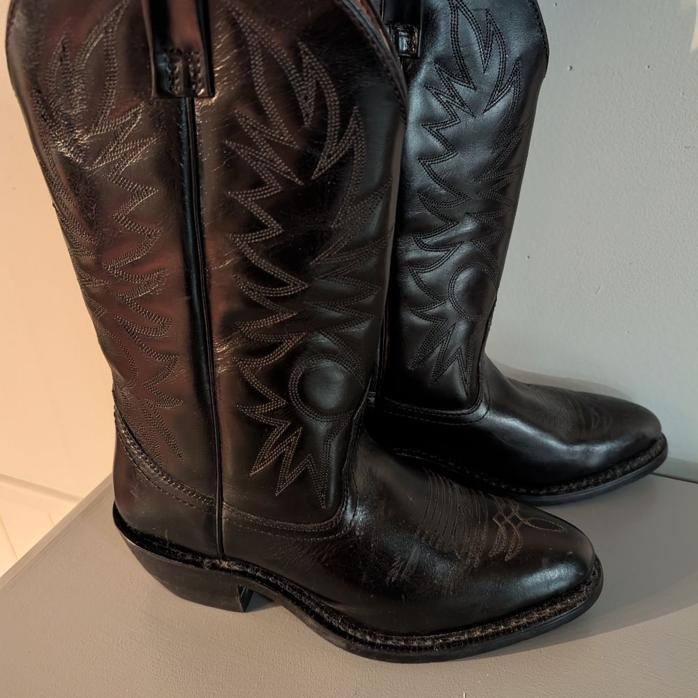 Black women's size 11 R cowboy boot